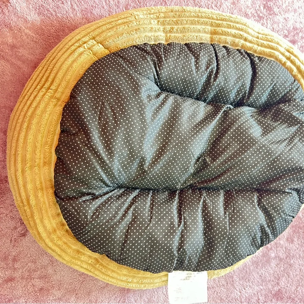 Cozy Tan and White Pet Bed